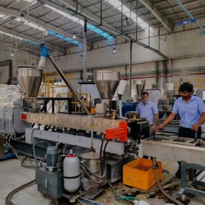 SMD1_factory_work2_dark